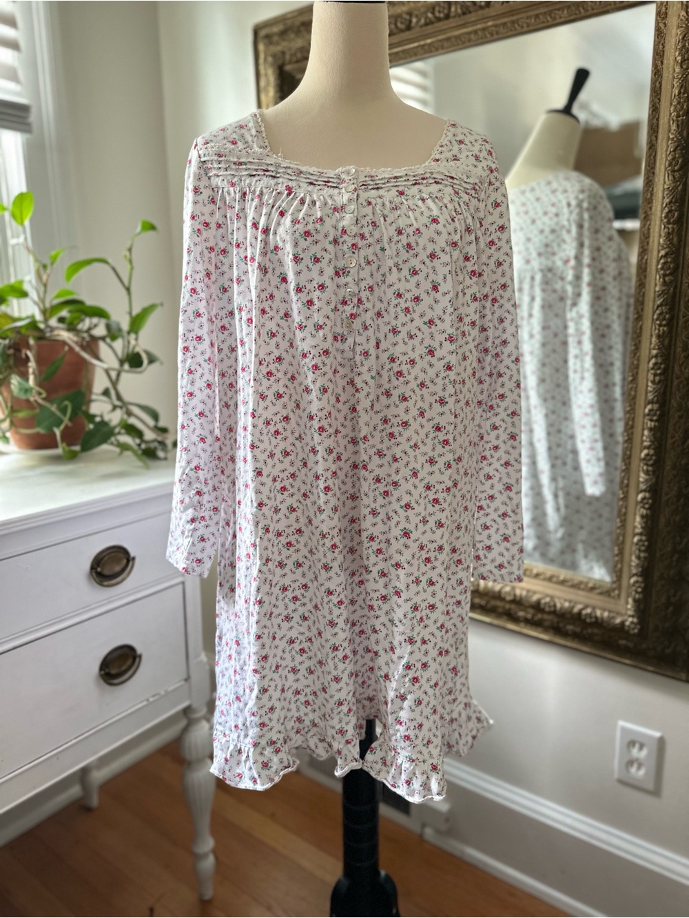 Eileen West cotton flannel nightgown M Grannycore short floral long sleeve pink